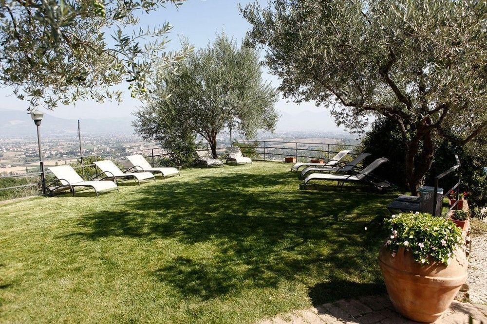 Il Poggio Dei Pettirossi Hotell Bevagna Eksteriør bilde